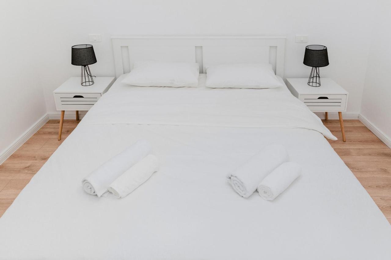 N&B Apartments คลูจ-นาโปกา ภายนอก รูปภาพ