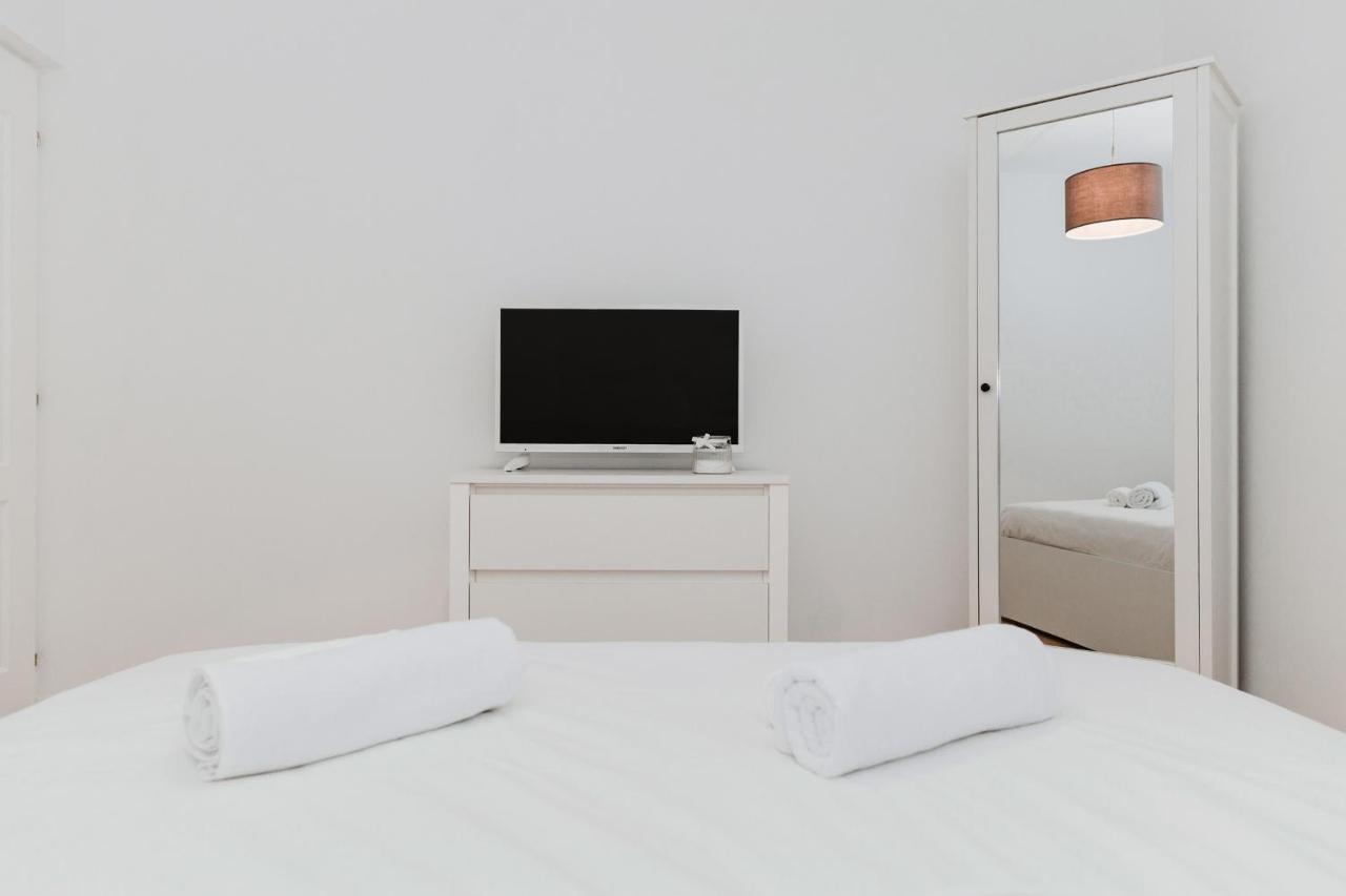 N&B Apartments คลูจ-นาโปกา ภายนอก รูปภาพ