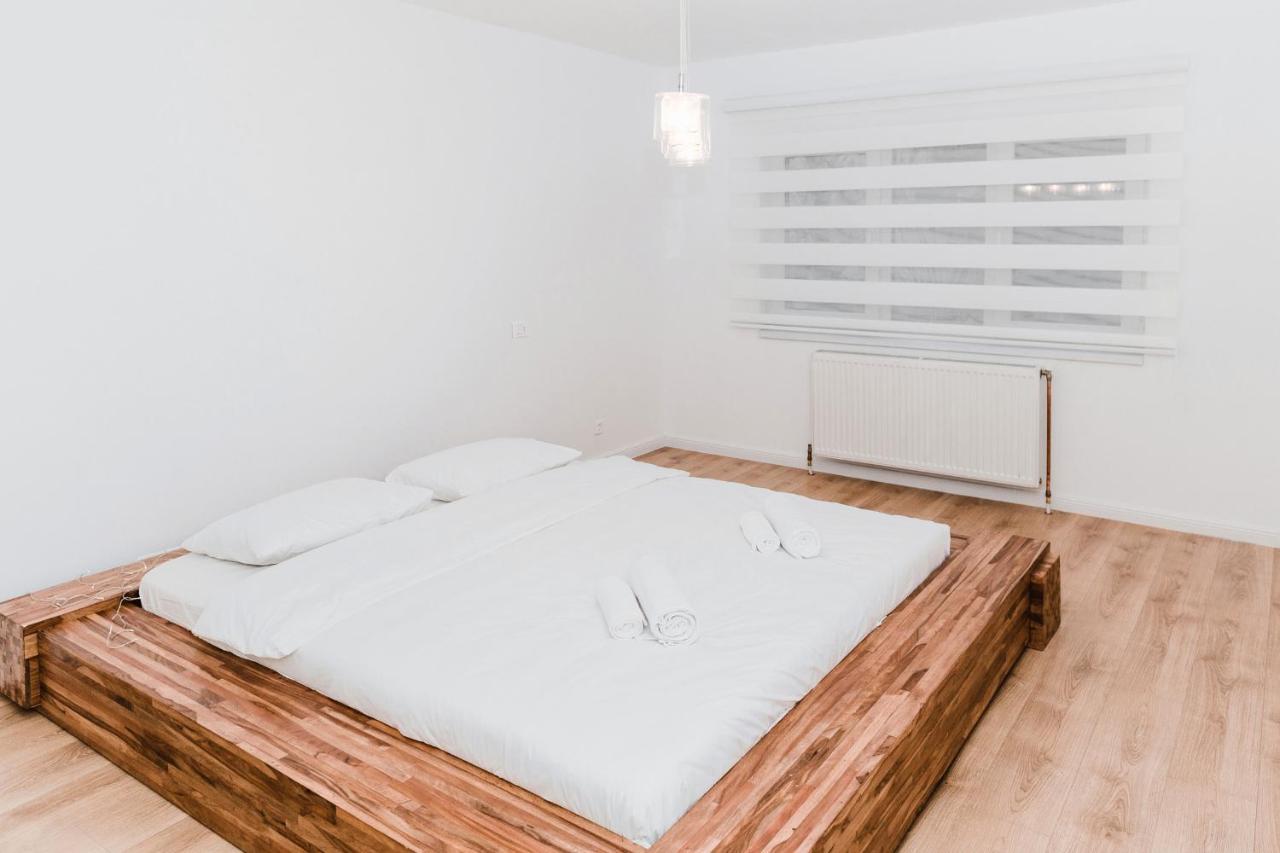 N&B Apartments คลูจ-นาโปกา ภายนอก รูปภาพ